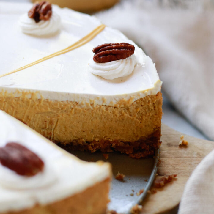 Pumpkin Pie Cheesecake with Sour Cream Topping 
