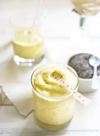 Tropical Smoothie with Chia Seeds