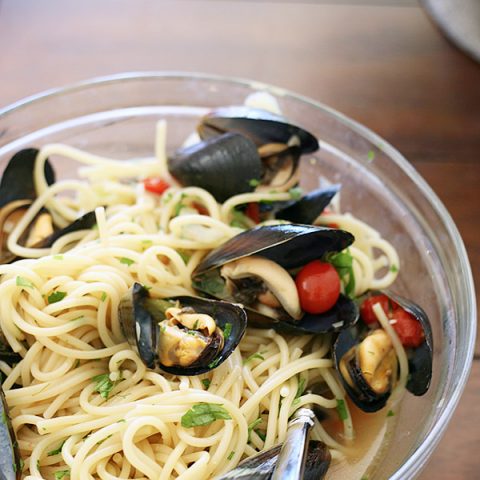 Mussels with Fennel, Garlic, and Tomatoes