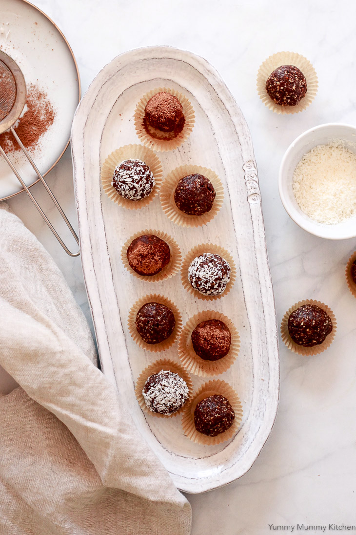 The best cacao almond bliss balls made with real food ingredients like dates, nuts, and hemp seeds. 