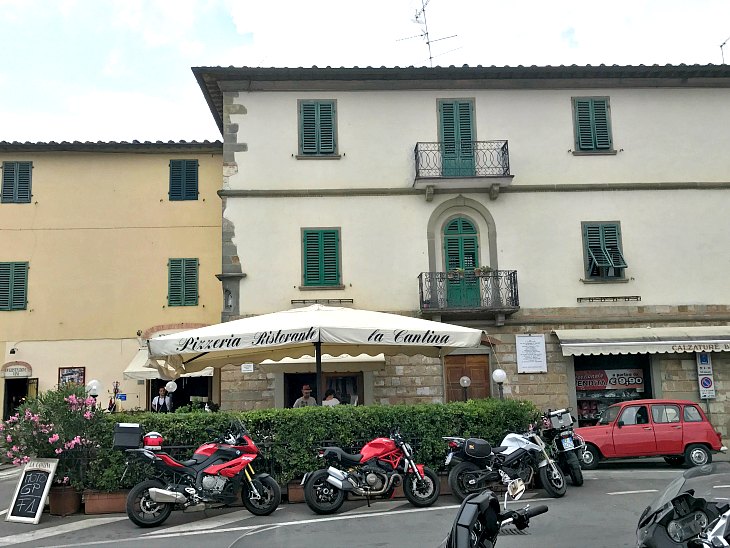 One of my favorite places for pizza in Tuscany. 