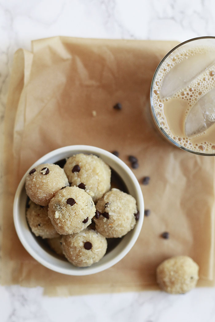 healthy raw chocolate chip cookie dough balls
