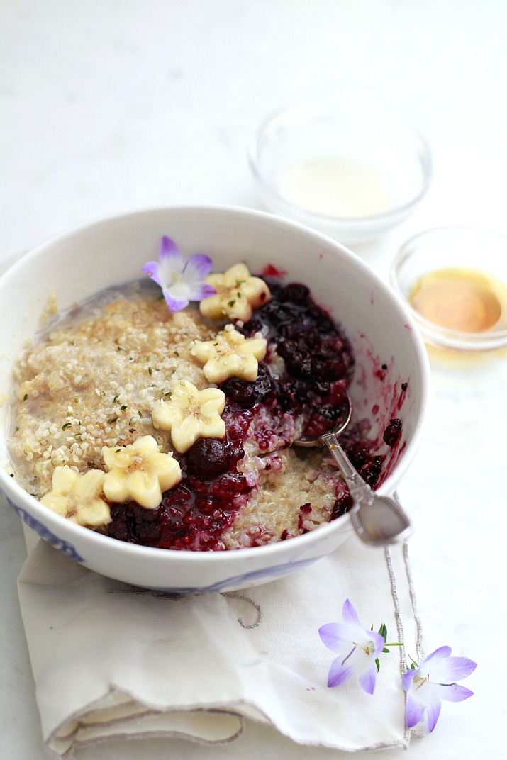 This vegan superfood quinoa breakfast porridge with blueberry sauce is a delicious healthy breakfast!