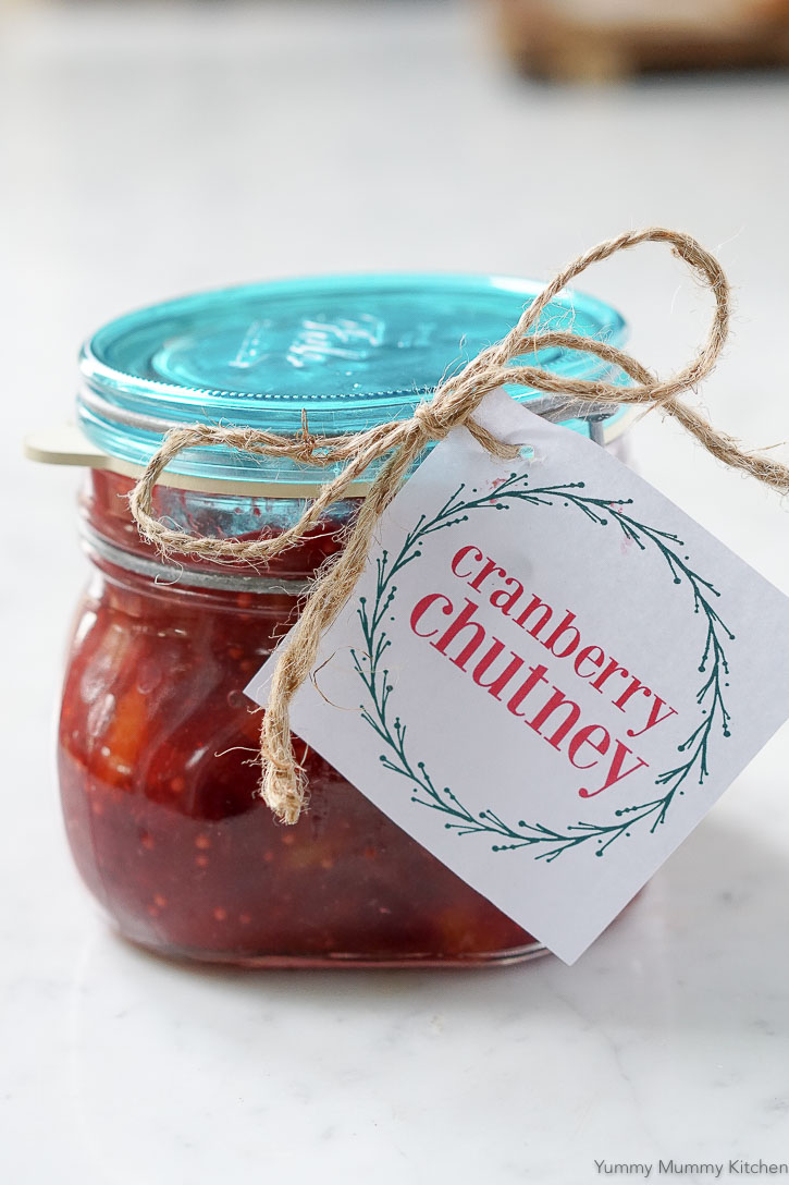 Cranberry chutney makes a beautiful homemade holiday gift. Get the recipe and the free printable labels. 