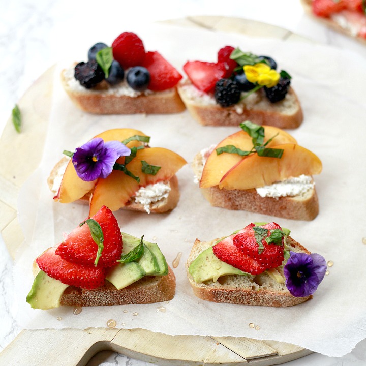 Beautiful fruit crostini with balsamic and basil. This vegan appetizer is perfect for summer parties. 
