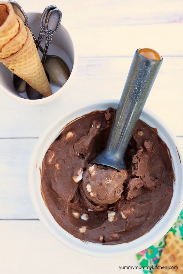 Vegan rocky road ice cream in a bowl with ice cream scooper. This easy vegan rocky road is made in the blender. 