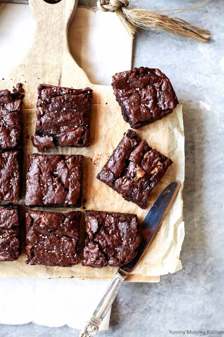 How to make the BEST vegan brownies ever! Easy fudgy vegan brownies with a crackly top! This vegan brownie recipe is dairy free and eggless.