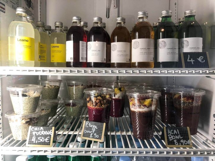 Healthy juices and food from juice bar in le Marais Paris. 