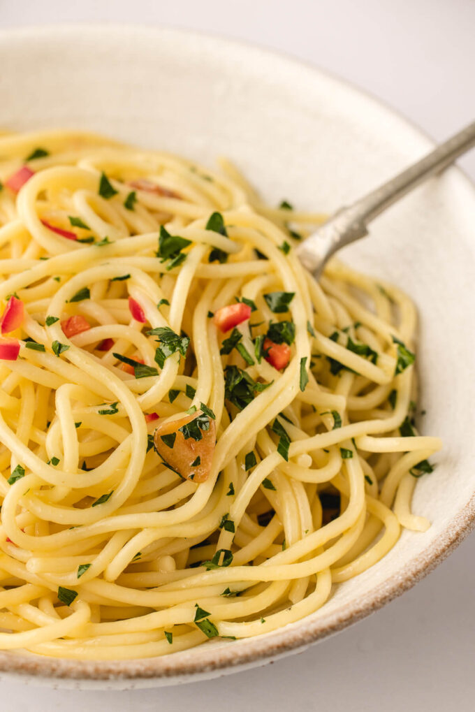 Spaghetti Aglio Olio E Peperoncino Yummy Mummy Kitchen