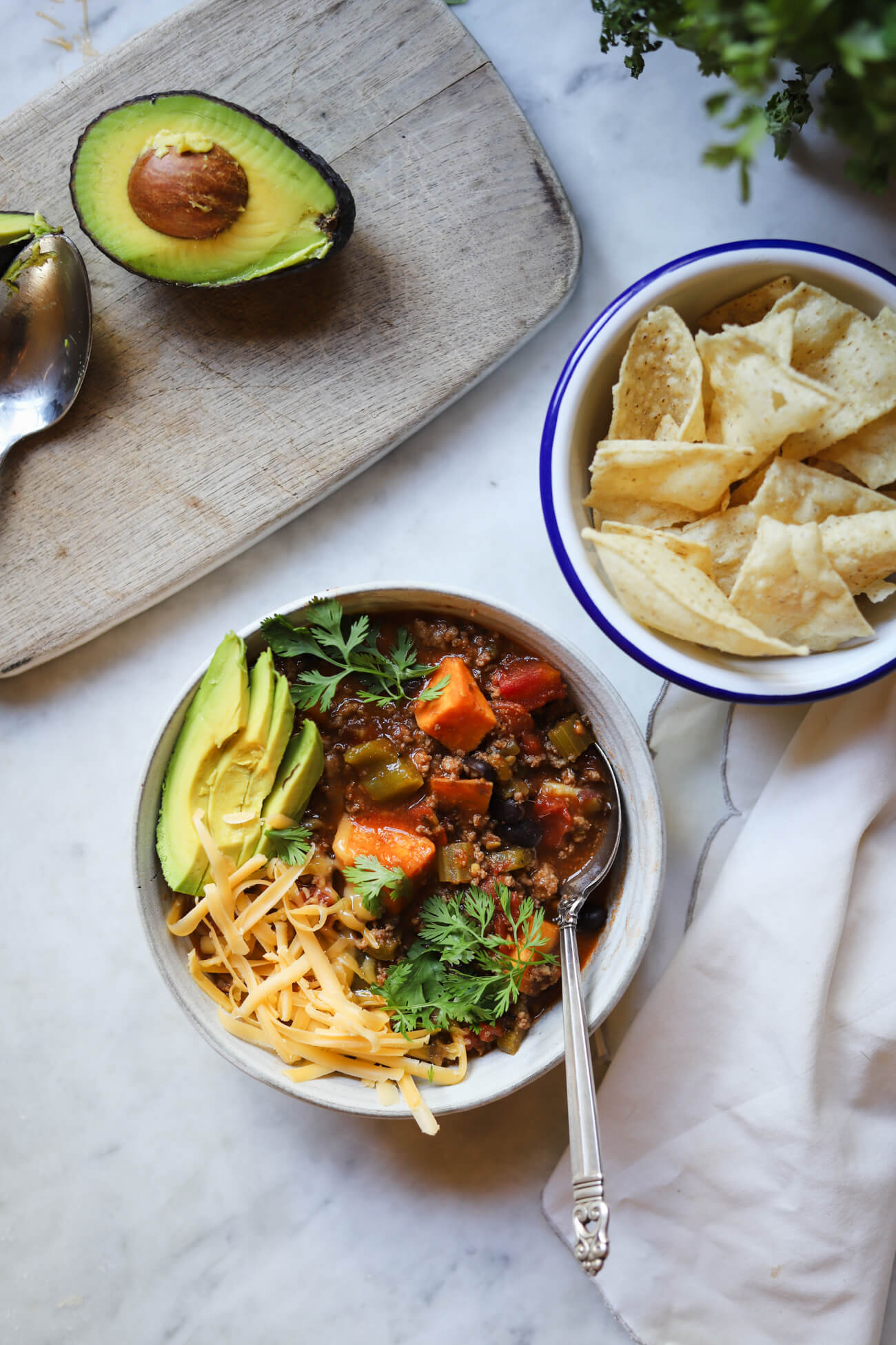 Easy Low FODMAP Chili Dinner Low FODMAP chili with ground beef, sweet potatoes, black beans, cheddar, avocado, cilantro, and corn tortilla chips